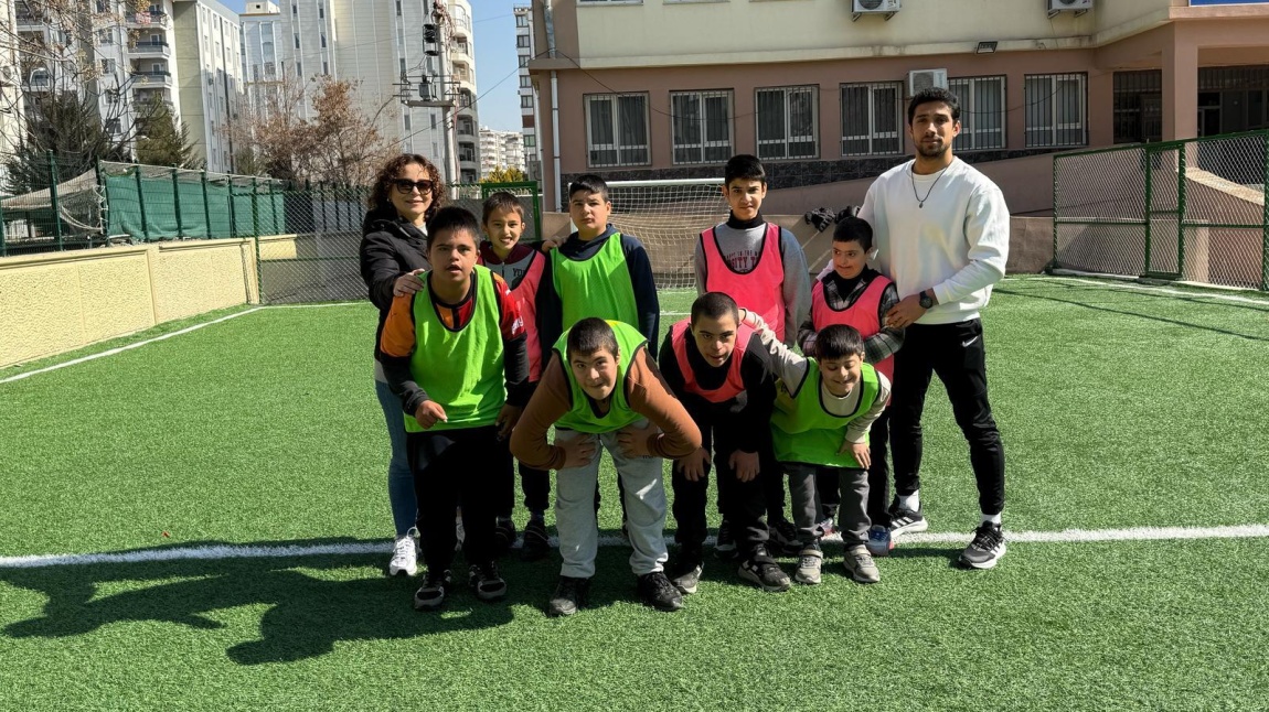 ÖĞRENCİLERİMİZİN HALISAHA MAÇI